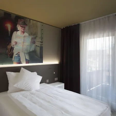 Hotel City Locarno לוקרנו